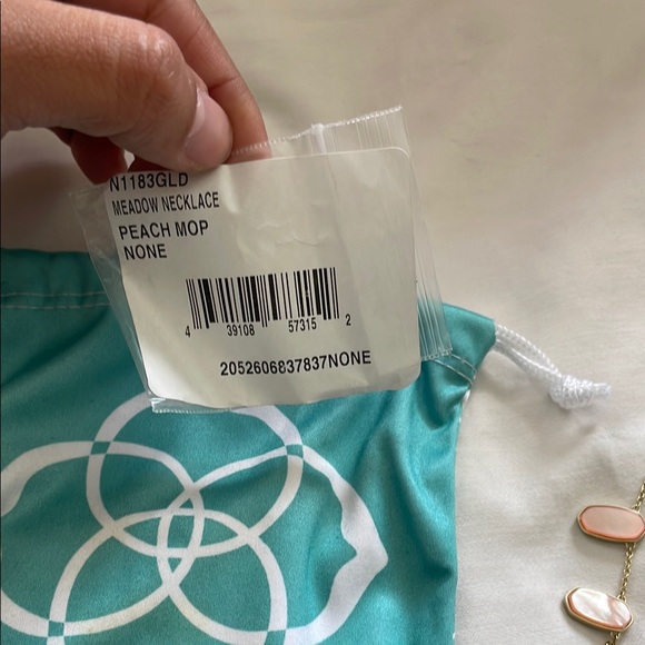 NWT Kendra Scott Gold meadow peach mop necklace - Picture 3 of 7
